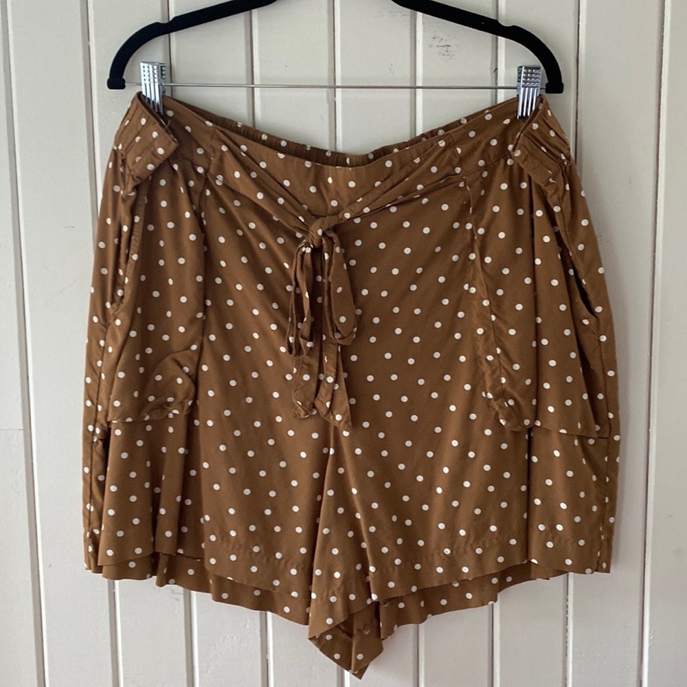 Brown and white polka dot shorts size 2X